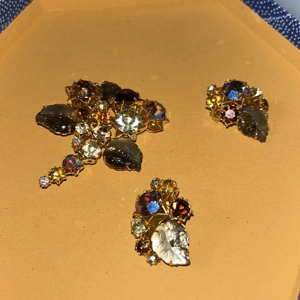 Vintage Austria Signed of Glass Rhinestone beautiful Gold Metal Brooch,Earrings - Picture 6 of 15